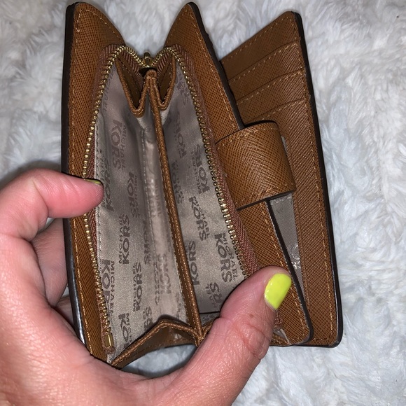 Michael Kors wallet - Picture 3 of 4